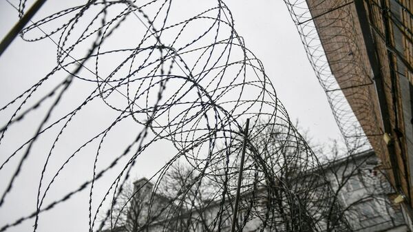 Колючая проволока в учреждении исполнения наказаний Колючая проволока в учреждении исполнения наказаний