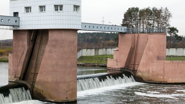 Плотина на Рублевской станции водоподготовки в Москве Плотина на Рублевской станции водоподготовки в Москве