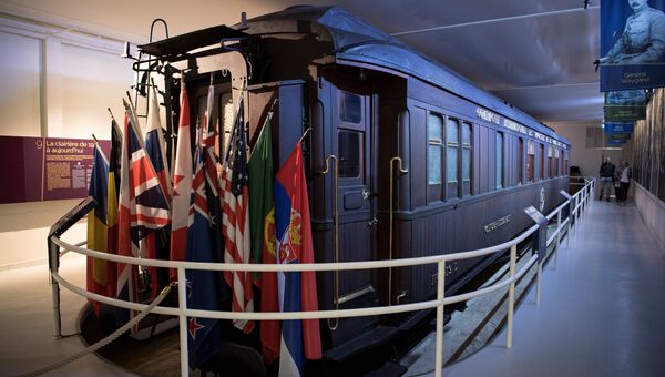 Компьенский вагон, в котором 11 ноября 1918 года было подписана перемирие с Германией Компьенский вагон, в котором 11 ноября 1918 года было подписана перемирие с Германией