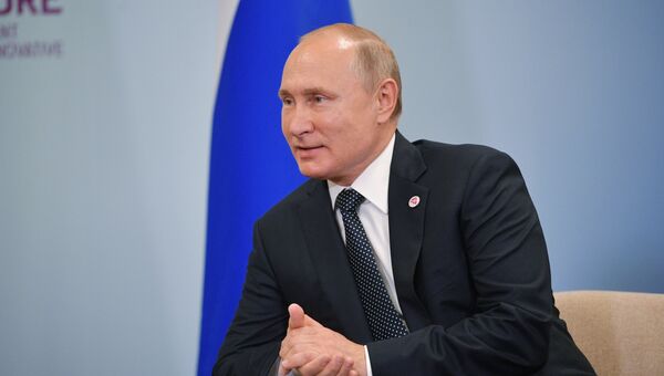 Президент РФ Владимир Путин во время встречи с премьер-министром Королевства Таиланд Праютом Чан-Очей в Сингапуре. 14 ноября 2018 Президент РФ Владимир Путин во время встречи с премьер-министром Королевства Таиланд Праютом Чан-Очей в Сингапуре. 14 ноября 2018