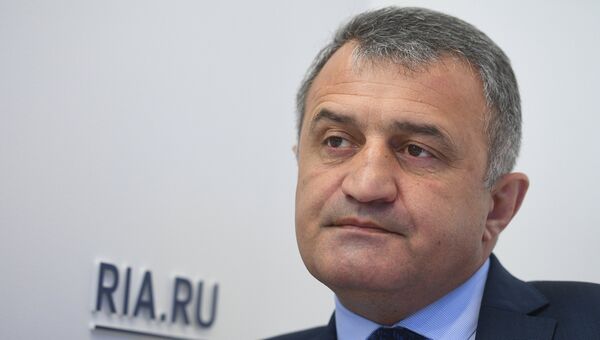 Президент Южной Осетии Анатолий Бибилов. Архивное фото Президент Южной Осетии Анатолий Бибилов. Архивное фото