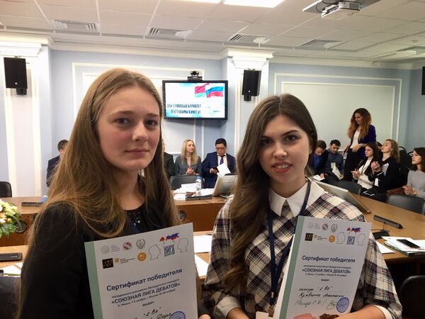 Победительницы молодежного росийско-белорусского конкурса Союзная лига дебатов Дарья Головина и Анастасия Кравченко Победительницы молодежного росийско-белорусского конкурса Союзная лига дебатов Дарья Головина и Анастасия Кравченко