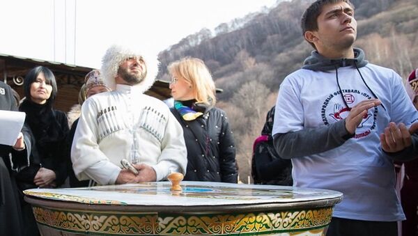 Фольклорно-этнографический фестиваль культуры карачаево-балкарского народа Праздник айрана на Медовых водопадах Фольклорно-этнографический фестиваль культуры карачаево-балкарского народа Праздник айрана на Медовых водопадах