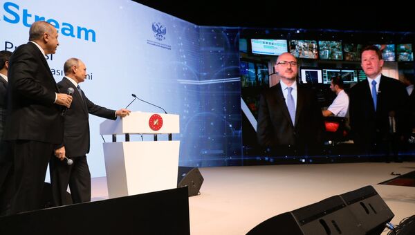 Президент России Владимир Путин и президент Турции Реджеп Тайип Эрдоган на церемонии, посвященной завершению строительства морской части газопровода TurkStream Президент России Владимир Путин и президент Турции Реджеп Тайип Эрдоган на церемонии, посвященной завершению строительства морской части газопровода TurkStream