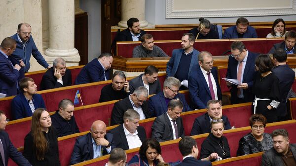 Депутаты на заседании Верховной рады Украины, посвященном рассмотрению государственного бюджета Украины на 2019 год Депутаты на заседании Верховной рады Украины, посвященном рассмотрению государственного бюджета Украины на 2019 год