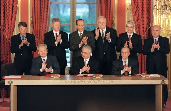 Подписание Дейтонского соглашения в Париже. 14 декабря 1992 года Подписание Дейтонского соглашения в Париже. 14 декабря 1992 года