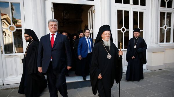 Президент Украины Петр Порошенко и Вселенский патриарх Варфоломей в Стамбуле