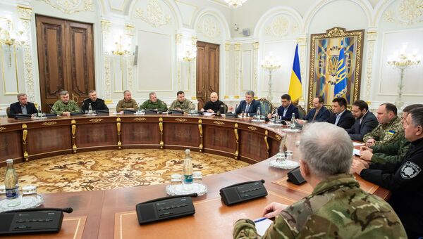 Президент Украины Петр Порошенко на заседании СНБО в Киеве Президент Украины Петр Порошенко на заседании СНБО в Киеве