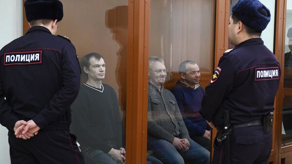 Активисты запрещенного в РФ движения Артподготовка во время заседания в Московском окружном военном суде Активисты запрещенного в РФ движения Артподготовка во время заседания в Московском окружном военном суде