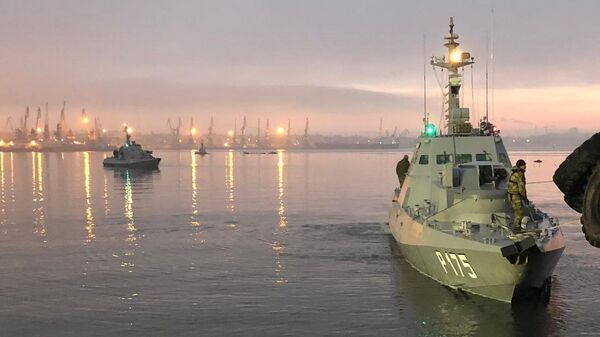 Корабли ВМС Украины, задержанные пограничной службой РФ за нарушение государственной границы России, в порту Керчи Корабли ВМС Украины, задержанные пограничной службой РФ за нарушение государственной границы России, в порту Керчи