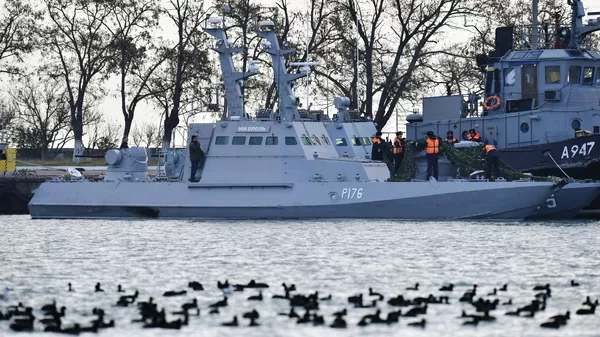 Задержанные украинские корабли в порту Керчи Задержанные украинские корабли в порту Керчи
