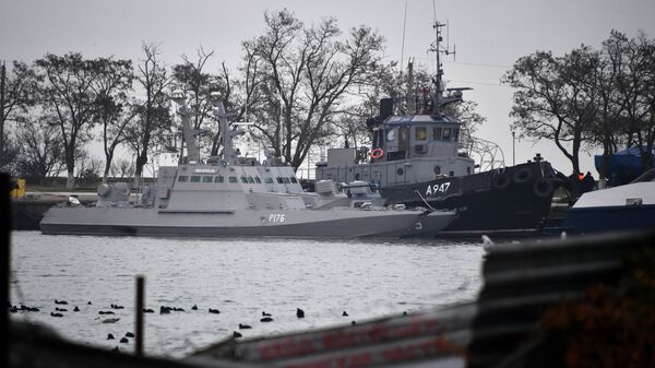 Малые бронированные артиллерийские катера Никополь, Бердянск и рейдовый буксир Яны Капу ВМС Украины, задержанные пограничной службой РФ за нарушение государственной границы России, в порту Керчи Малые бронированные артиллерийские катера Никополь, Бердянск и рейдовый буксир Яны Капу ВМС Украины, задержанные пограничной службой РФ за нарушение государственной границы России, в порту Керчи