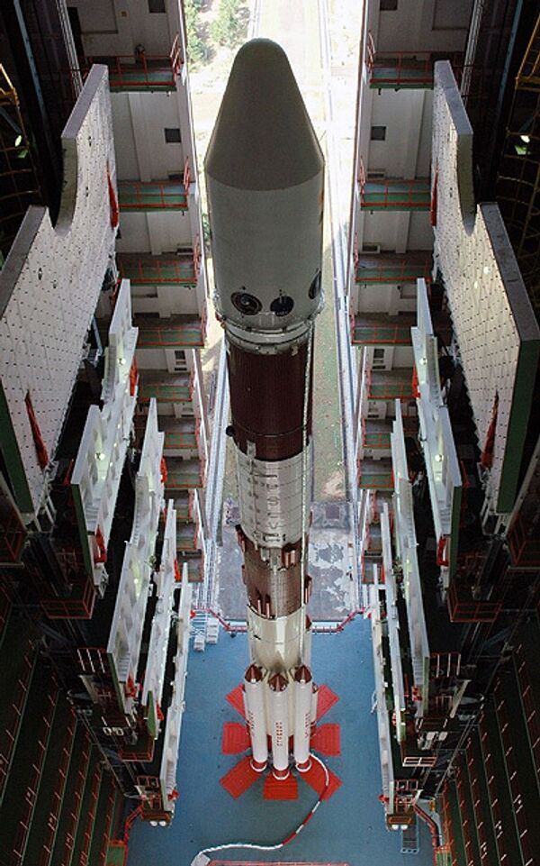 Индийская космическая ракета PSLV на стартовой площадке готова к запуску первой в стране лунной миссии Чандраян-1 Индийская космическая ракета PSLV на стартовой площадке готова к запуску первой в стране лунной миссии Чандраян-1