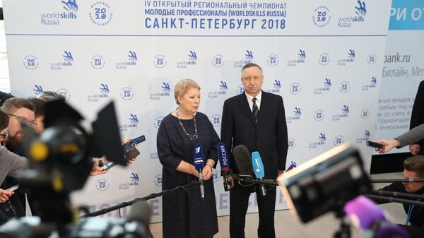 Министр просвещения РФ Ольга Васильева и временно исполняющий обязанности губернатора Санкт-Петербурга Александр Беглов Министр просвещения РФ Ольга Васильева и временно исполняющий обязанности губернатора Санкт-Петербурга Александр Беглов