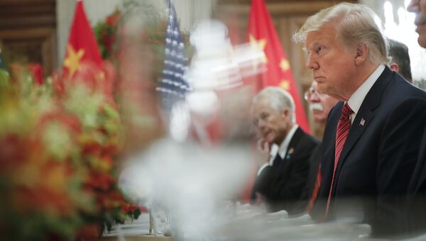 Президент США Дональд Трамп на встрече с председателем КНР Си Цзиньпинем на саммите G20 в Аргентине Президент США Дональд Трамп на встрече с председателем КНР Си Цзиньпинем на саммите G20 в Аргентине
