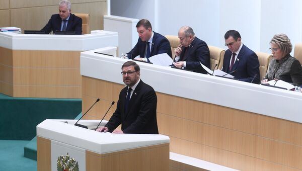 Председатель комитета Совета Федерации РФ по международным делам Константин Косачев выступает на пленарном заседании Совета Федерации РФ в Москве. 5 декабря 2018 Председатель комитета Совета Федерации РФ по международным делам Константин Косачев выступает на пленарном заседании Совета Федерации РФ в Москве. 5 декабря 2018