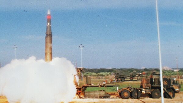 Запуск американской баллистической ракеты средней дальности Першинг-2 Запуск американской баллистической ракеты средней дальности Першинг-2