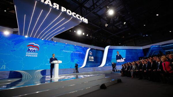 Председатель ЕР Дмитрий Медведев выступает на XVIII съезде Всероссийской политической партии Единая Россия . 8 декабря 2018 Председатель ЕР Дмитрий Медведев выступает на XVIII съезде Всероссийской политической партии Единая Россия . 8 декабря 2018