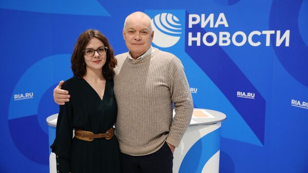 Генеральный директор МИА Россия сегодня Дмитрий Киселев на презентации нового проекта РИА Новости в формате дополненной реальности. 9 декабря 2018 Генеральный директор МИА Россия сегодня Дмитрий Киселев на презентации нового проекта РИА Новости в формате дополненной реальности. 9 декабря 2018