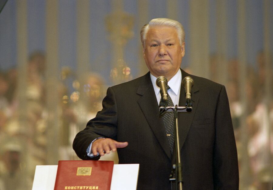Борис Ельцин во время принятия присяги. 1996 год Борис Ельцин во время принятия присяги. 1996 год