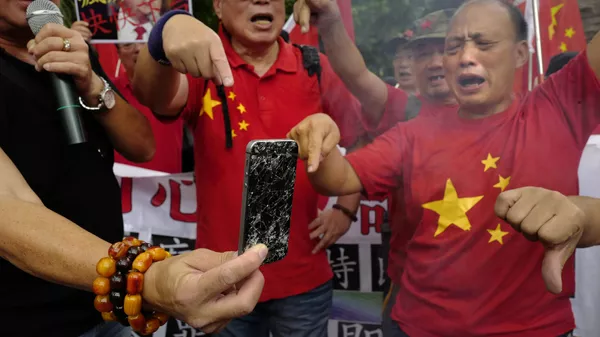 Митинг против торговой политики президента США Дональда Трампа в Гонконге