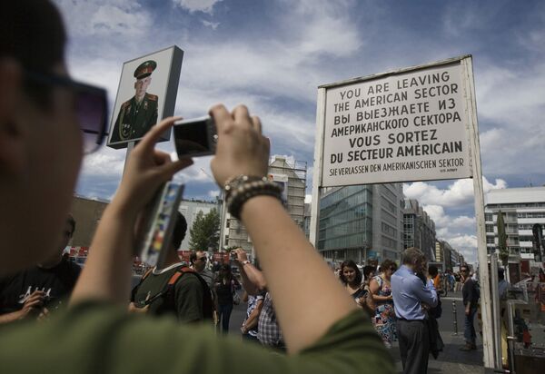 Чекпойнт Чарли в Берлине Чекпойнт Чарли в Берлине