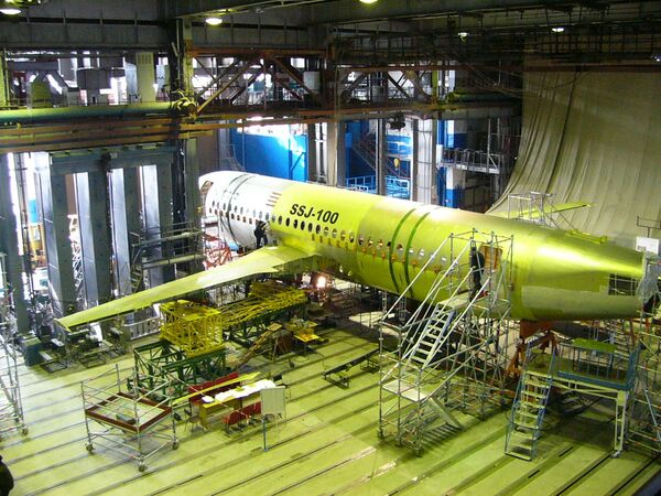 Прочностные испытания регионального самолета нового поколения Sukhoi Superjet 100 в зале статических испытаний ЦАГИ Прочностные испытания регионального самолета нового поколения Sukhoi Superjet 100 в зале статических испытаний ЦАГИ