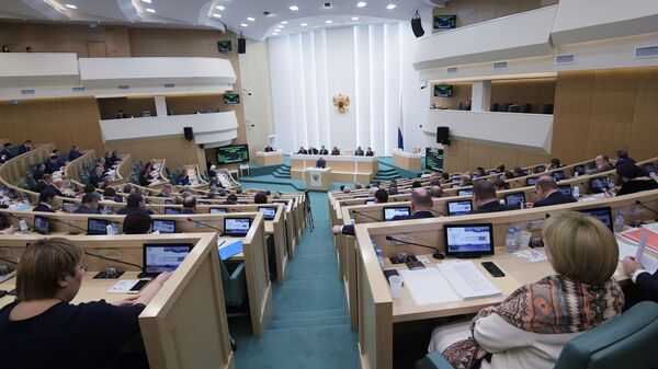 Сенаторы на заседании Совета Федерации