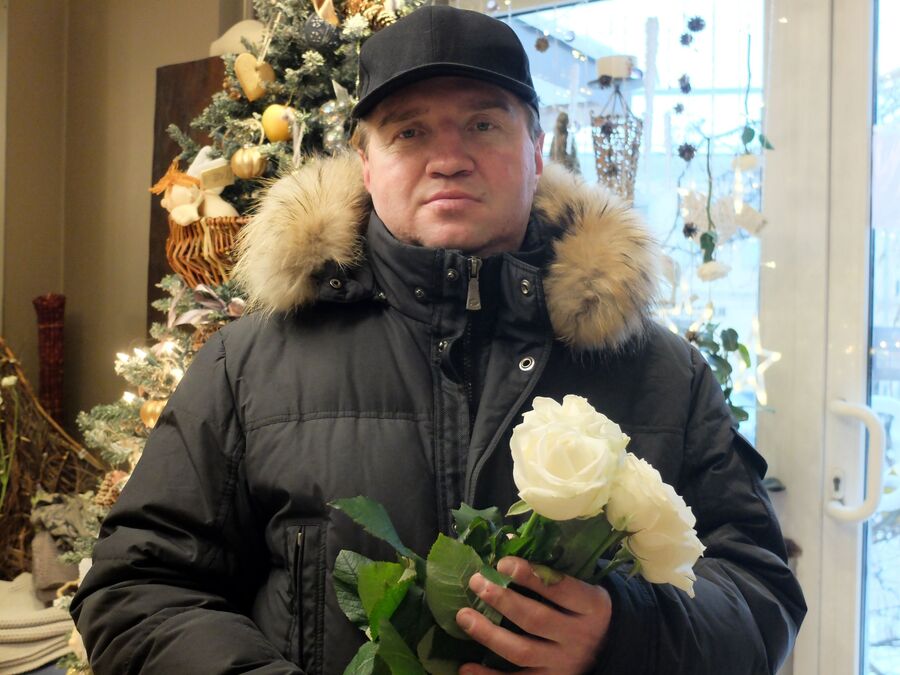 Подопечный «Ангара спасения» Руслан с цветами Подопечный «Ангара спасения» Руслан с цветами