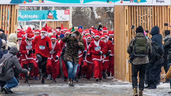На благотворительном забеге Дедов Морозов собрали более 3,5 млн рублей На благотворительном забеге Дедов Морозов собрали более 3,5 млн рублей
