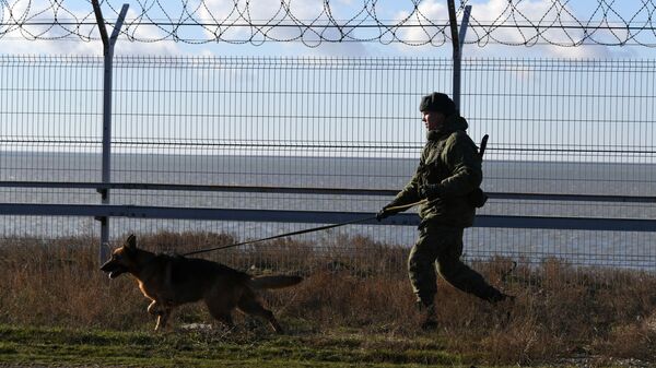 Заграждение на границе с Украиной в Крыму