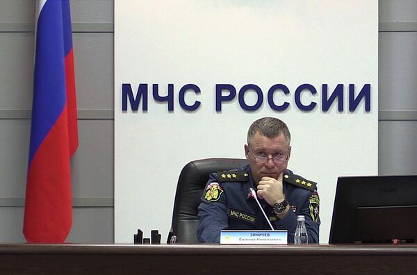 Министр МЧС Евгений Зиничев провел селекторное совещание из-за обрушения подъезда в жилом доме в Магнитогорске. 31 декабря 2018 Министр МЧС Евгений Зиничев провел селекторное совещание из-за обрушения подъезда в жилом доме в Магнитогорске. 31 декабря 2018