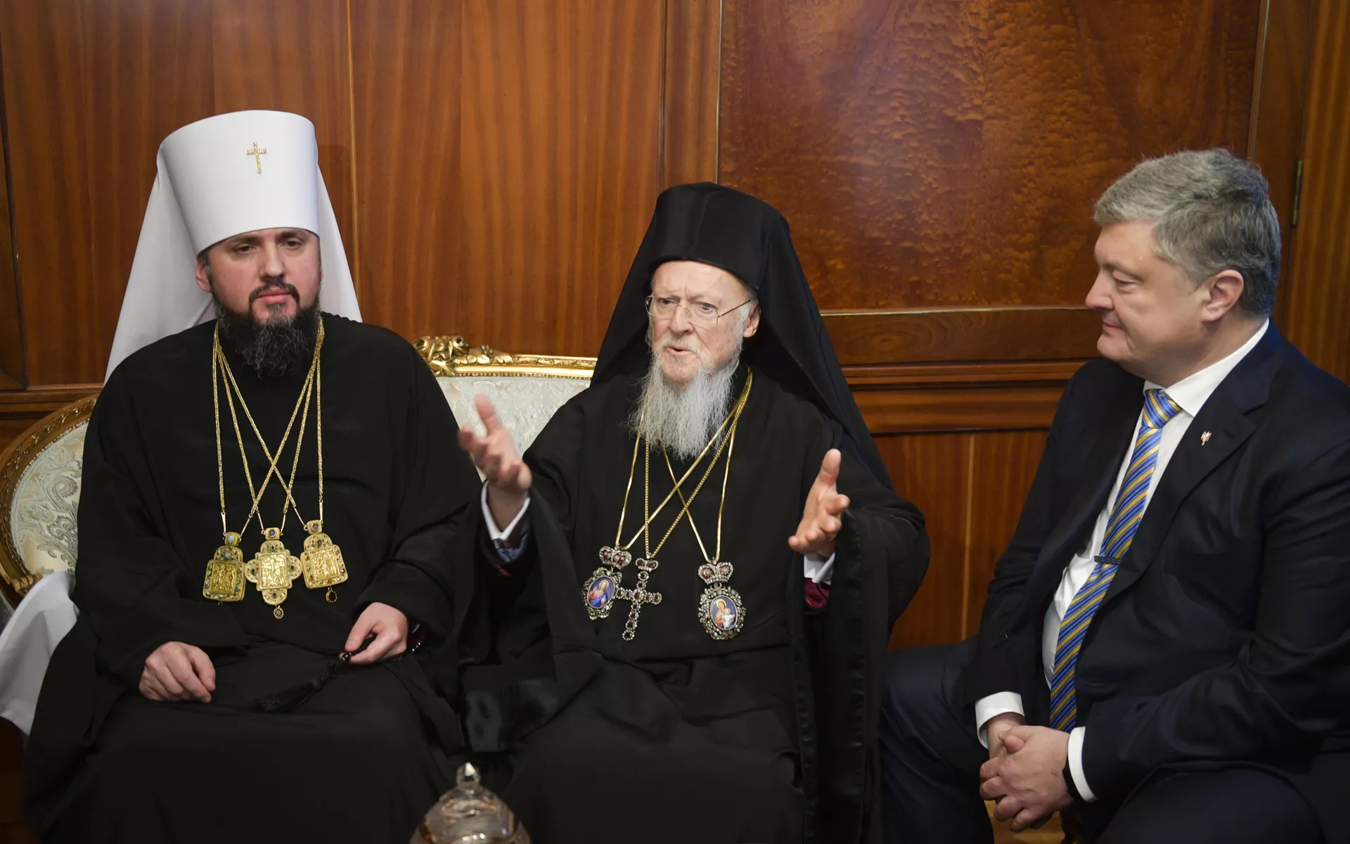 Президент Украины Петр Порошенко, Митрополит Епифаний и Вселенский Патриарх Варфоломей перед церемонией подписания томоса в Стамбуле, Турция. 5 января 2019 - РИА Новости, 1920, 15.09.2020