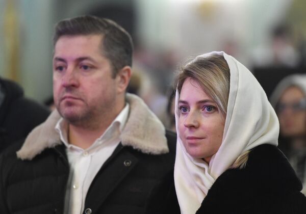 Наталья Поклонская и ее супруг Иван Соловьев во время архиерейского богослужения в Александро-Невском кафедральном соборе в Симферополе. 6 января 2019 Наталья Поклонская и ее супруг Иван Соловьев во время архиерейского богослужения в Александро-Невском кафедральном соборе в Симферополе. 6 января 2019
