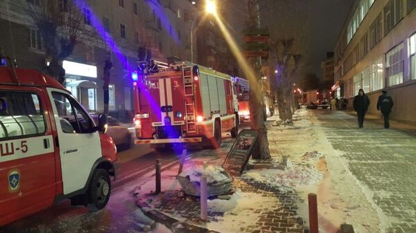 Пожарные автомобили возле Уральского федерального университета в Екатеринбурге. 11 января 2019 Пожарные автомобили возле Уральского федерального университета в Екатеринбурге. 11 января 2019