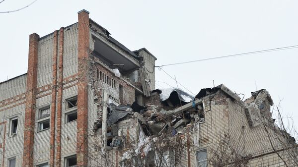 Девятиэтажный жилой дом №16 на улице Хабарова в городе Шахты, пострадавший из-за взрыва бытового газа Девятиэтажный жилой дом №16 на улице Хабарова в городе Шахты, пострадавший из-за взрыва бытового газа