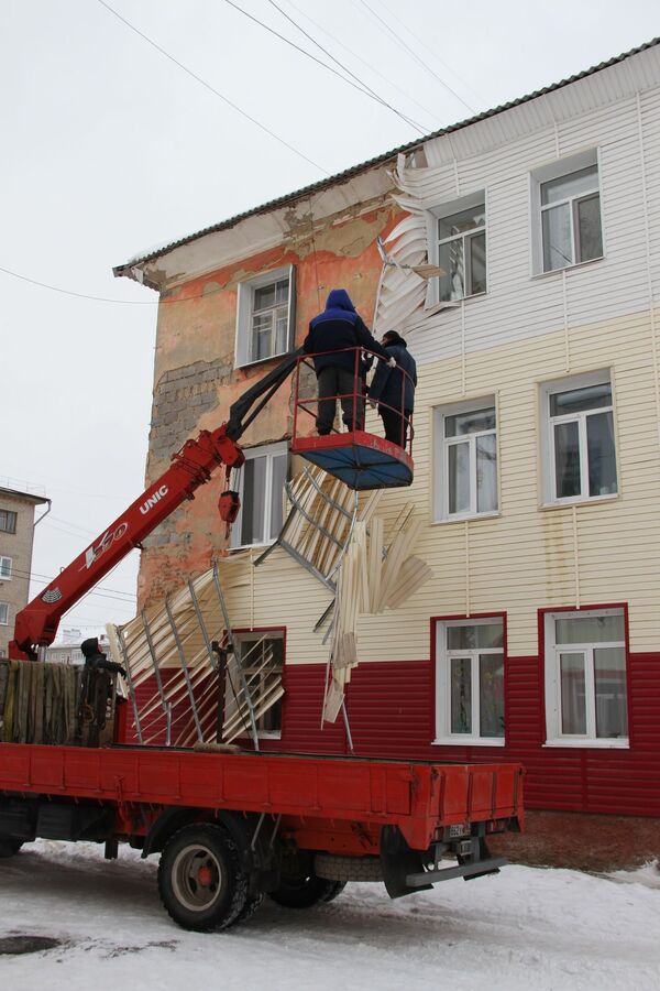 В доме на улице Гагарина в городе Сухой Лог от стены оторвался сайдинг В доме на улице Гагарина в городе Сухой Лог от стены оторвался сайдинг