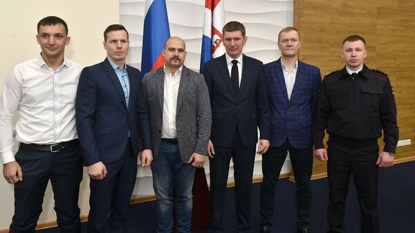 Глава Пермского края Максим Решетников вручил Благодарственные письма губернатора добровольцам, спасшим людей на пожаре в бизнес-центре в Перми Глава Пермского края Максим Решетников вручил Благодарственные письма губернатора добровольцам, спасшим людей на пожаре в бизнес-центре в Перми