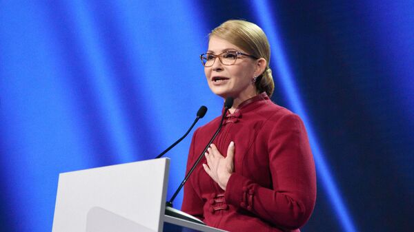 Лидер партии Батькивщина Юлия Тимошенко выступает на съезде партии Лидер партии Батькивщина Юлия Тимошенко выступает на съезде партии