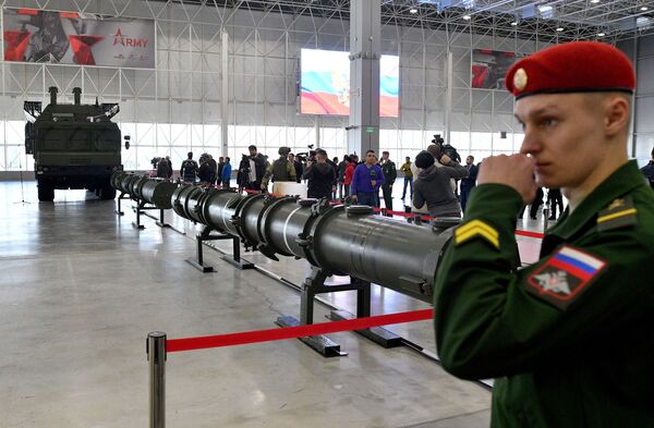 Демонстрация ракеты 9М729 для военных атташе Демонстрация ракеты 9М729 для военных атташе