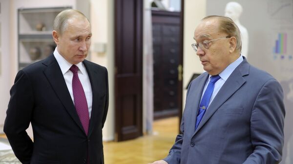 Президент РФ Владимир Путин и ректор Московского государственного университета имени М. В. Ломоносова Виктор Садовничий Президент РФ Владимир Путин и ректор Московского государственного университета имени М. В. Ломоносова Виктор Садовничий