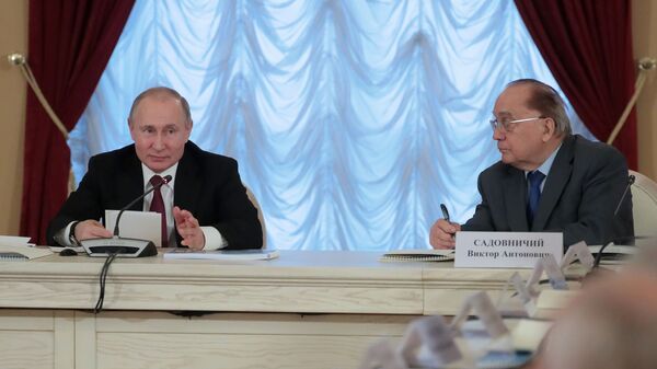 Владимир Путин и ректор Московского государственного университета имени М. В. Ломоносова Виктор Садовничий на заседании попечительского совета МГУ. 23 января 2019 Владимир Путин и ректор Московского государственного университета имени М. В. Ломоносова Виктор Садовничий на заседании попечительского совета МГУ. 23 января 2019