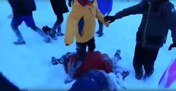 Кадр из видео с избиением подростков в Твери Кадр из видео с избиением подростков в Твери