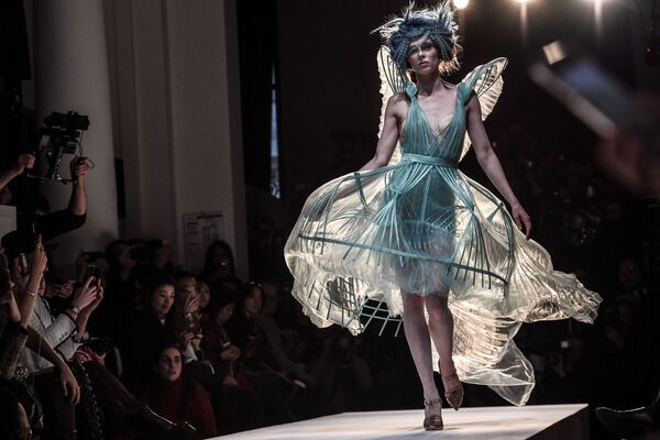 Показ коллекции Jean-Paul Gaultier на Неделе моды Haute Couture в Париже Показ коллекции Jean-Paul Gaultier на Неделе моды Haute Couture в Париже