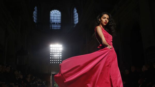 Показ коллекции Julien Fournie на Неделе моды Haute Couture в Париже Показ коллекции Julien Fournie на Неделе моды Haute Couture в Париже