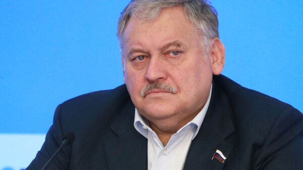Депутат Государственной Думы Константин Затулин во время пресс-конференции на тему: Петр Порошенко уже приступил к фальсификации президентских выборов в Москве. 24 января 2019 Депутат Государственной Думы Константин Затулин во время пресс-конференции на тему: Петр Порошенко уже приступил к фальсификации президентских выборов в Москве. 24 января 2019