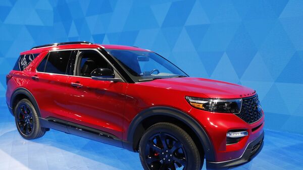 Автомобиль Ford Explorer ST на автосалоне в Детройте Автомобиль Ford Explorer ST на автосалоне в Детройте