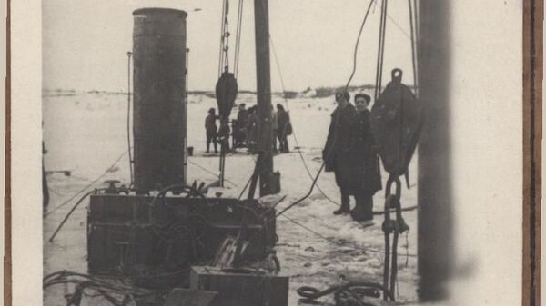 Строительство подводного трубопровода по дну Ладожского озера, 1942-й год Строительство подводного трубопровода по дну Ладожского озера, 1942-й год