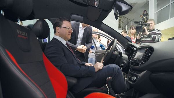 Губернатор Самарской области Дмитрий Азаров за рулем Lada Vesta Sport Губернатор Самарской области Дмитрий Азаров за рулем Lada Vesta Sport