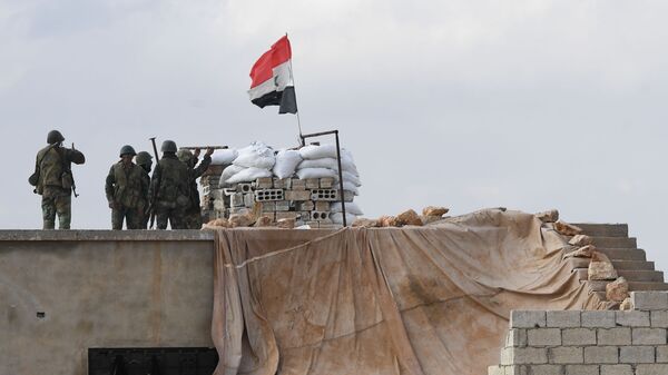 Сирийские военные на позиции в районе Алеппо Сирийские военные на позиции в районе Алеппо